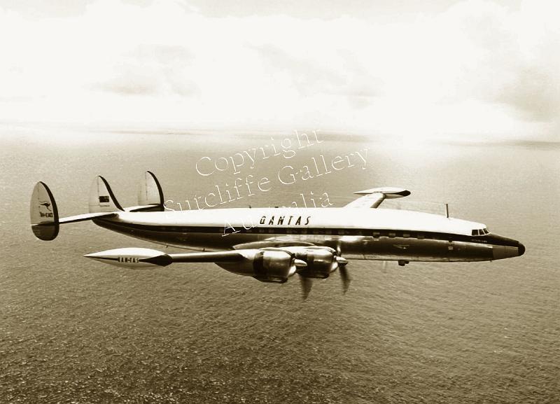 AC43.jpg - A Qantas constellation in flight over the ocean. The wingtip tanks are unusual. Not available in colour. Available in larger sizes.